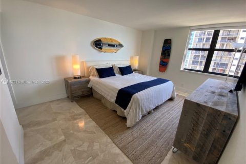 Condo in Miami Beach, Florida, 2 bedrooms  № 1888931 - photo 24