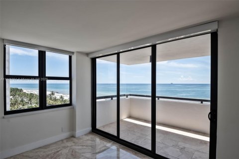 Condo in Miami Beach, Florida, 2 bedrooms  № 1888931 - photo 17