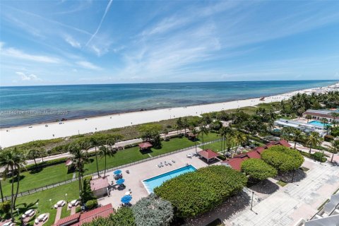 Condo in Miami Beach, Florida, 2 bedrooms  № 1888931 - photo 30