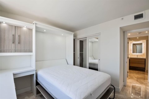 Condo in Miami Beach, Florida, 2 bedrooms  № 1888931 - photo 9