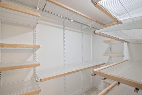 Condo in Miami Beach, Florida, 2 bedrooms  № 1888931 - photo 14