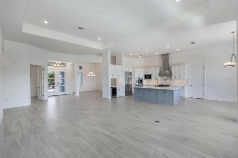 House in Naples, Florida 4 bedrooms, 413.97 sq.m. № 1849925 - photo 8
