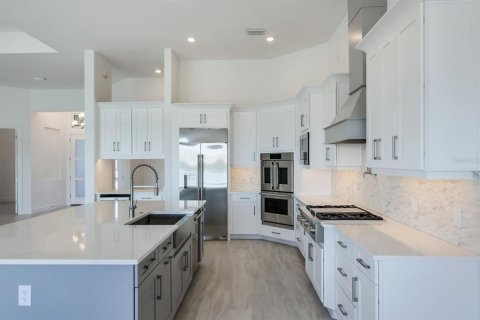 House in Naples, Florida 4 bedrooms, 413.97 sq.m. № 1849925 - photo 12