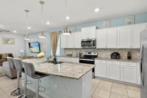House in Davenport, Florida 8 bedrooms, 374.95 sq.m. № 2094795 - photo 6