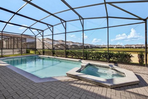 House in Davenport, Florida 8 bedrooms, 374.95 sq.m. № 2094795 - photo 15