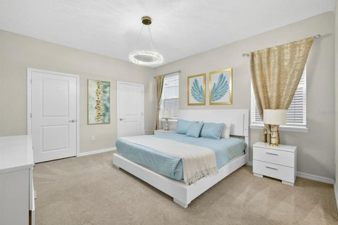 House in Davenport, Florida 8 bedrooms, 374.95 sq.m. № 2094795 - photo 8