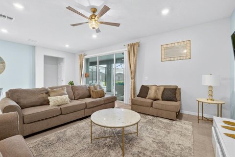 House in Davenport, Florida 8 bedrooms, 374.95 sq.m. № 2094795 - photo 5