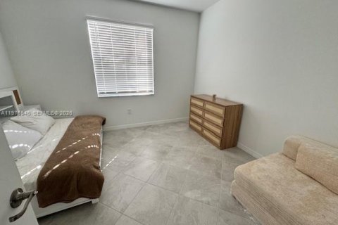 House in Fort Myers, Florida 4 bedrooms, 194.35 sq.m. № 2040495 - photo 4