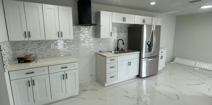 House in Homestead, Florida 3 bedrooms, 245.26 sq.m. № 1943978
