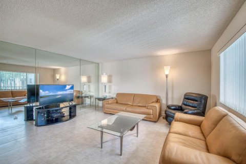 Condo in Delray Beach, Florida, 2 bedrooms  № 2268333 - photo 2
