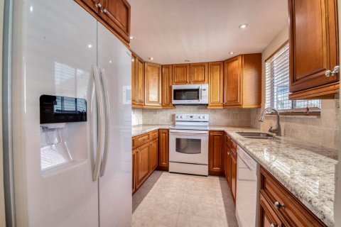 Condo in Delray Beach, Florida, 2 bedrooms  № 2268333 - photo 7