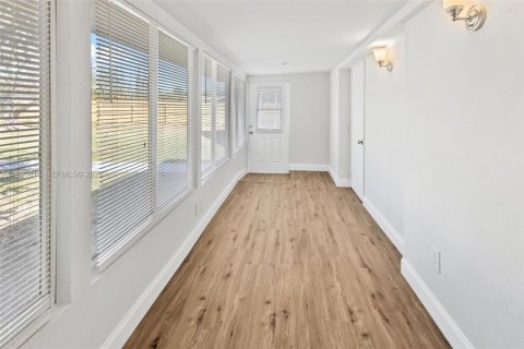 Commercial property in Lake Placid, Florida 167.97 sq.m. № 2058038 - photo 8