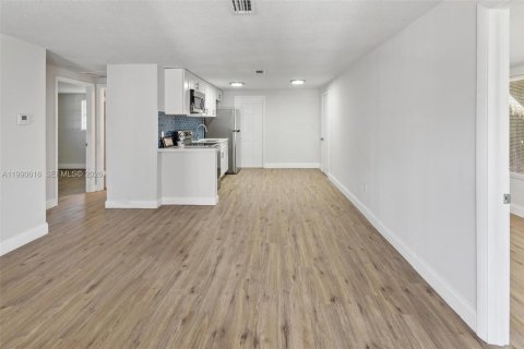 Commercial property in Lake Placid, Florida 167.97 sq.m. № 2058038 - photo 5