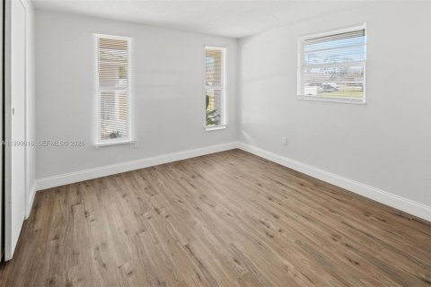 Commercial property in Lake Placid, Florida 167.97 sq.m. № 2058038 - photo 9