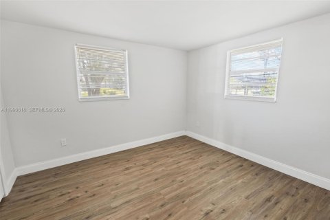 Commercial property in Lake Placid, Florida 167.97 sq.m. № 2058038 - photo 10