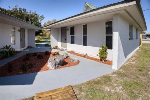 Commercial property in Lake Placid, Florida 167.97 sq.m. № 2058038 - photo 14