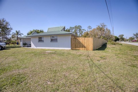 Commercial property in Lake Placid, Florida 167.97 sq.m. № 2058038 - photo 15