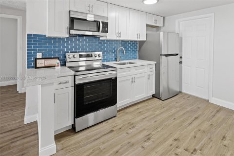 Commercial property in Lake Placid, Florida 167.97 sq.m. № 2058038 - photo 4