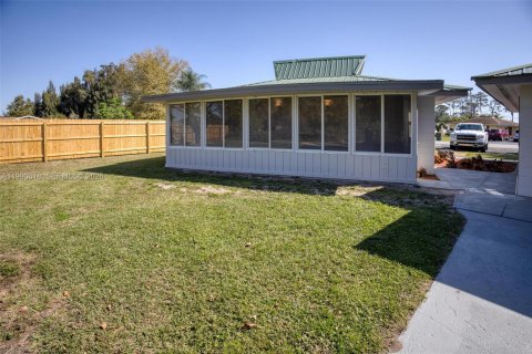 Commercial property in Lake Placid, Florida 167.97 sq.m. № 2058038 - photo 24