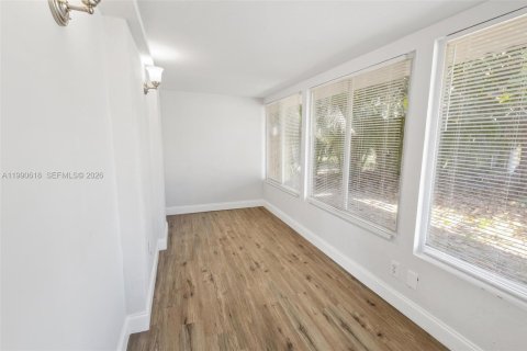 Commercial property in Lake Placid, Florida 167.97 sq.m. № 2058038 - photo 7