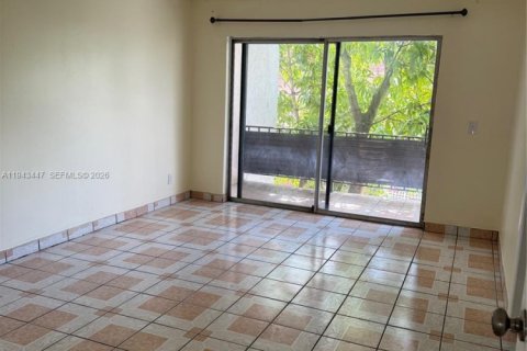 Снять в аренду таунхаус в Майами, Флорида 4 спальни, 150.5м2, № 2029776 - фото 5