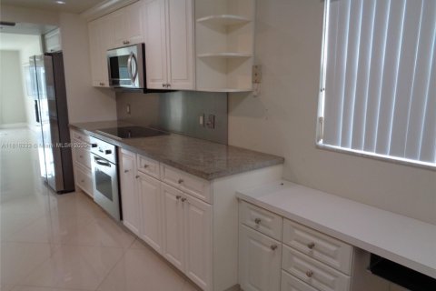 Copropriété à vendre à Pembroke Pines, Floride: 2 chambres, 140 m2 № 1770789 - photo 20