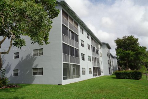 Copropriété à vendre à Pembroke Pines, Floride: 2 chambres, 140 m2 № 1770789 - photo 4
