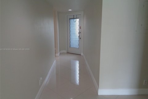 Copropriété à vendre à Pembroke Pines, Floride: 2 chambres, 140 m2 № 1770789 - photo 15