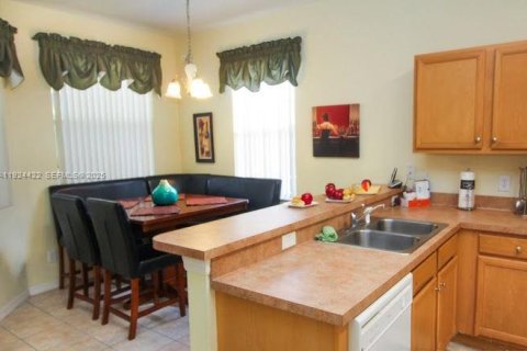 Casa en alquiler en Davenport, Florida, 5 dormitorios № 1982907 - foto 11