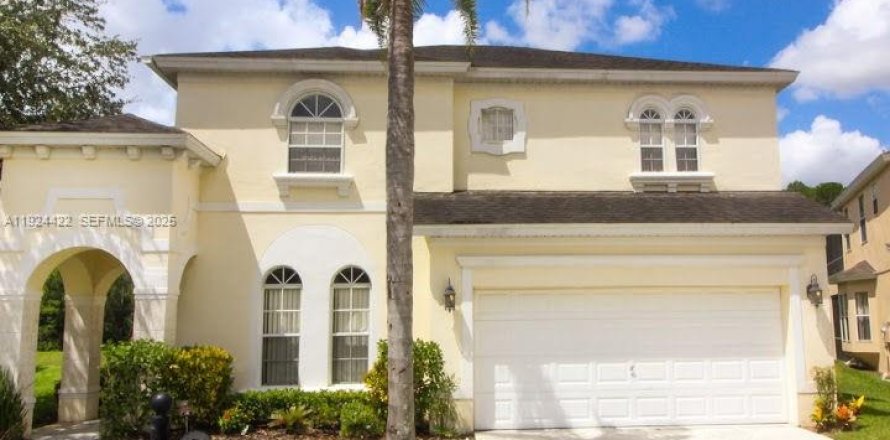 Casa en Davenport, Florida 5 dormitorios № 1982907