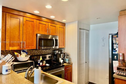 Condominio en venta en Miami, Florida, 1 dormitorio, 70.33 m2 № 2031211 - foto 5
