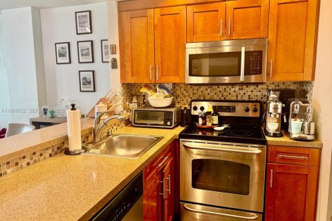 Condominio en venta en Miami, Florida, 1 dormitorio, 70.33 m2 № 2031211 - foto 4