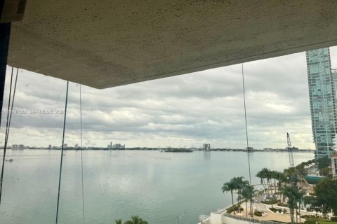 Condominio en Miami, Florida, 1 dormitorio № 2031211
