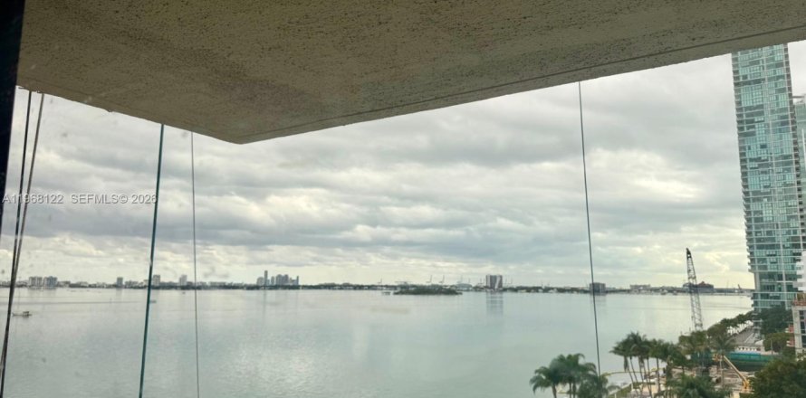 Condominio en Miami, Florida, 1 dormitorio  № 2031211