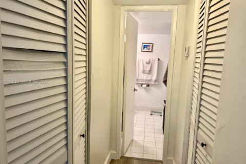 Condominio en venta en Miami, Florida, 1 dormitorio, 70.33 m2 № 2031211 - foto 7