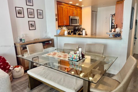 Condominio en venta en Miami, Florida, 1 dormitorio, 70.33 m2 № 2031211 - foto 3