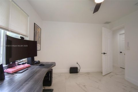 Купить виллу или дом в Форт-Лодердейл, Флорида 4 спальни, 130.06м2, № 1978651 - фото 23