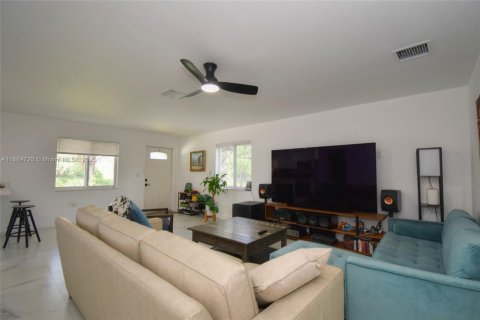 Купить виллу или дом в Форт-Лодердейл, Флорида 4 спальни, 130.06м2, № 1978651 - фото 5