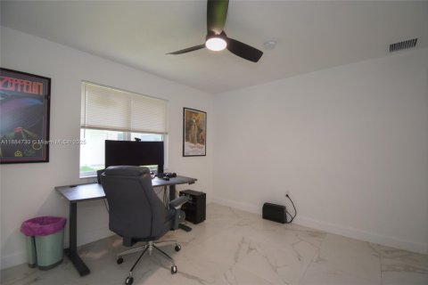 Купить виллу или дом в Форт-Лодердейл, Флорида 4 спальни, 130.06м2, № 1978651 - фото 24