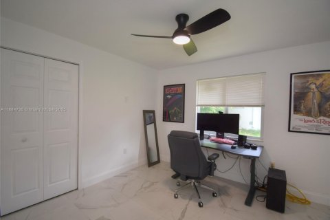 Купить виллу или дом в Форт-Лодердейл, Флорида 4 спальни, 130.06м2, № 1978651 - фото 22