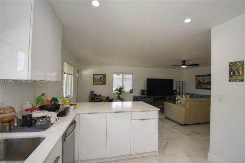 Купить виллу или дом в Форт-Лодердейл, Флорида 4 спальни, 130.06м2, № 1978651 - фото 10