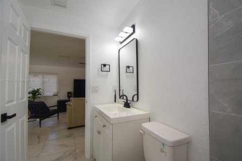 Купить виллу или дом в Форт-Лодердейл, Флорида 4 спальни, 130.06м2, № 1978651 - фото 26