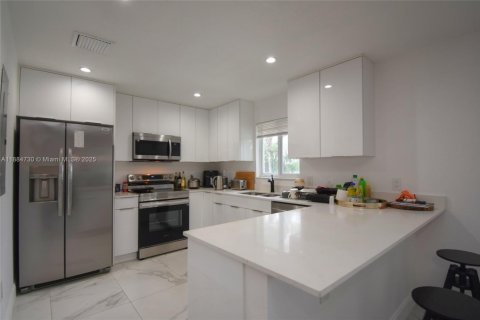 Купить виллу или дом в Форт-Лодердейл, Флорида 4 спальни, 130.06м2, № 1978651 - фото 8