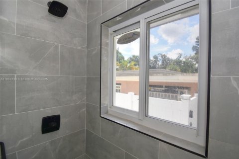 Купить виллу или дом в Форт-Лодердейл, Флорида 4 спальни, 130.06м2, № 1978651 - фото 17