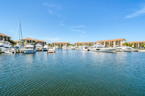Condo in Jupiter, Florida, 2 bedrooms № 2246230 - photo 2