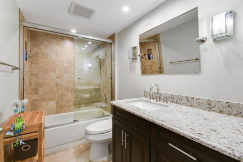 Condo in Jupiter, Florida, 2 bedrooms № 2246230 - photo 26