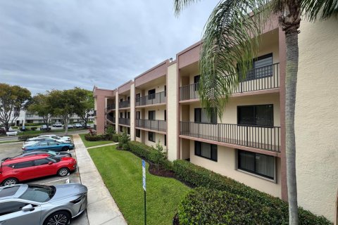 Condo in Tamarac, Florida, 2 bedrooms № 2177436 - photo 5