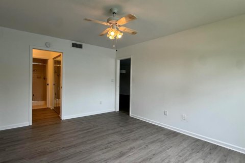 Condo in Tamarac, Florida, 2 bedrooms № 2177436 - photo 11