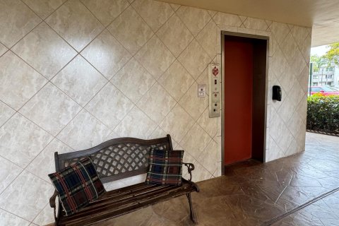 Condo in Tamarac, Florida, 2 bedrooms № 2177436 - photo 3