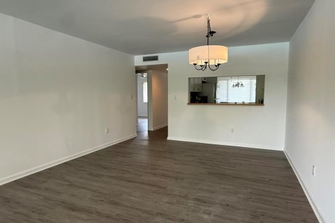 Condo in Tamarac, Florida, 2 bedrooms № 2177436 - photo 10